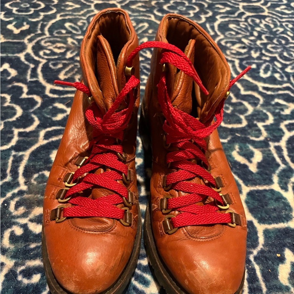 FRYE women’s Brown Leather Boots with Red Laces